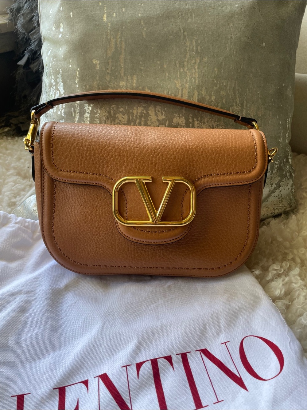 Valentino Garavani Camel/Tan Leather Shoulder Bag with Gold V Logo - Picture 3 of 10